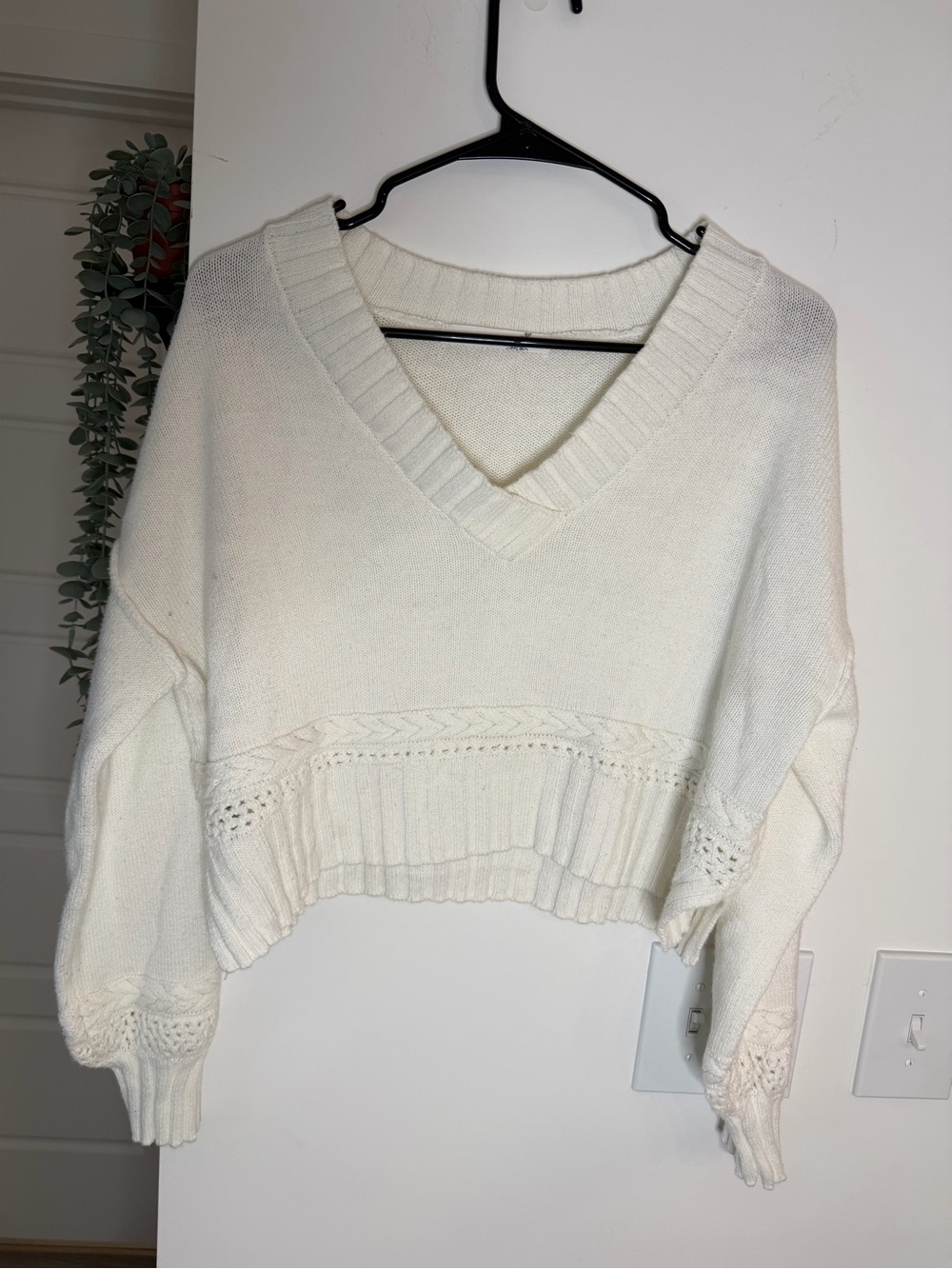 Altar’d State Women’s XS Ivory White Cropped Oversized V Neck Knit Sweater